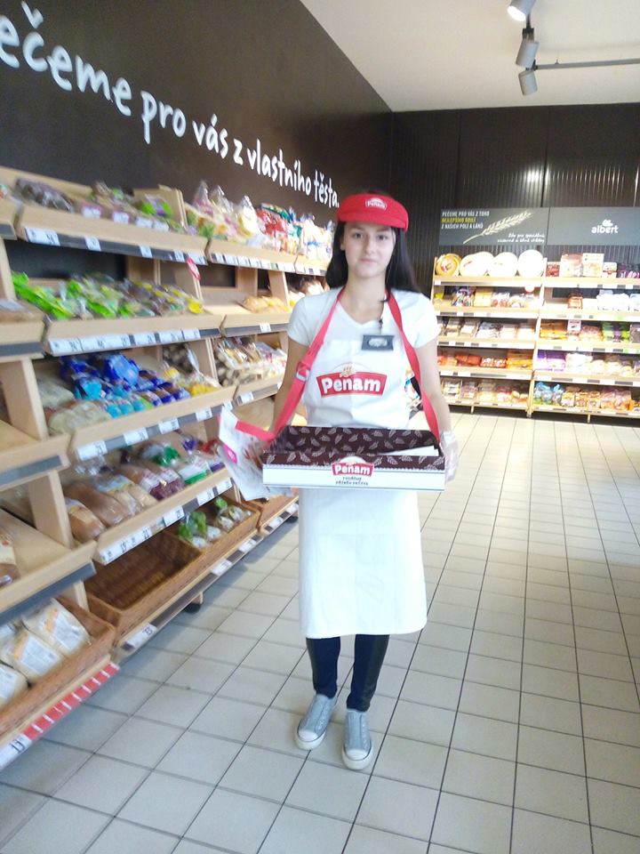 Promotérky na ochutnávku pečiva Penam Pardubice